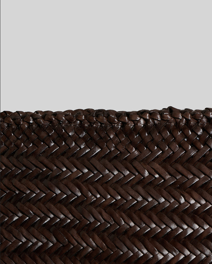 Sac VIPERA Goya en cuir chocolat - détail du cuir tressé
