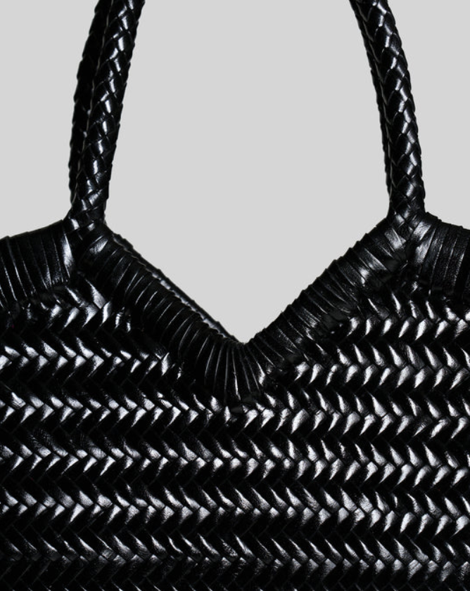 Sac Vipera Monet en cuir noir – détail du tressage