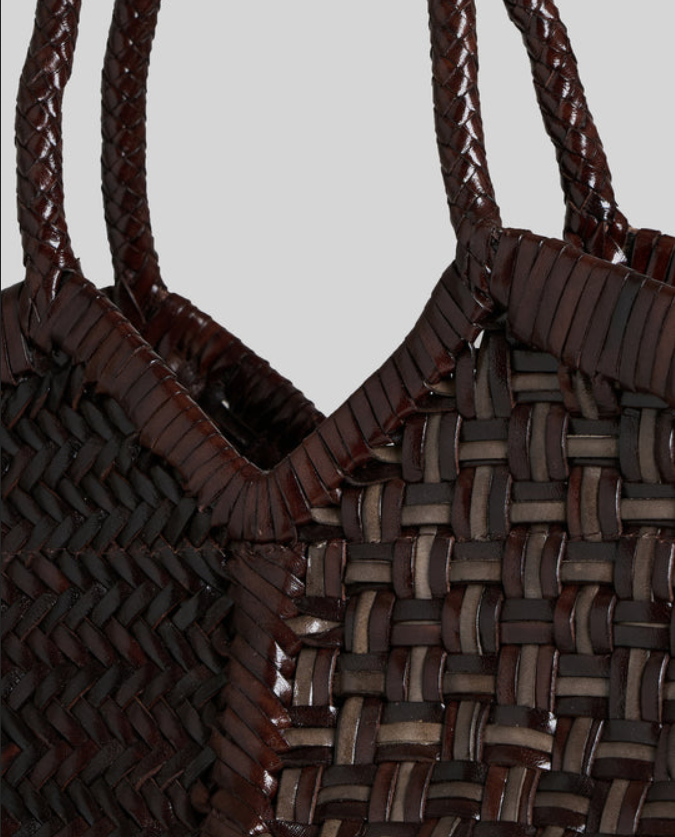 Sac Vipera Monet Patch en cuir chocolat et Ardesia – détail du tressage